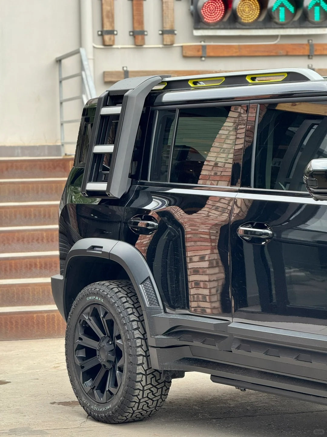 Jetour T2 Rear Ladder – Defender Design (Silver) – AUTO SPORTS CAR CARE (view 8)