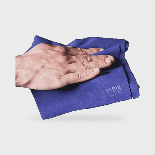 GYEON Q²M Suede Microfiber Cloth 20 x 20 cm - product showcase video (GYEON) | AUTO SPORTS CAR CARE